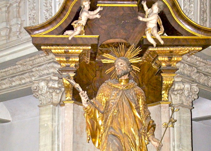 D: BAMBERG Oberfranken > Holzstatue in der St. Michael Kirche 2