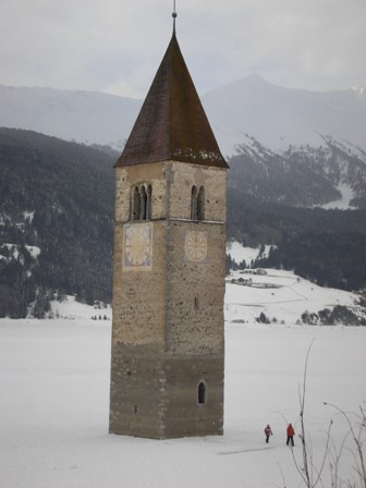 Graun_Kirchturm_im_Reschen_see.JPG