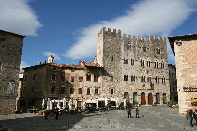 Massa Marittima > Piazza Garibaldi