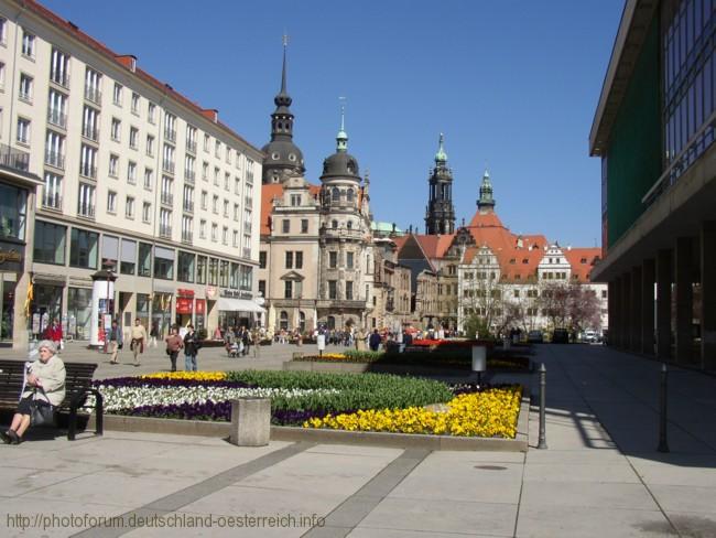 DRESDEN > Stadtmitte mit Blick zum Schloss