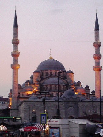 Istanbul - Neue Moschee an der Galata Brücke