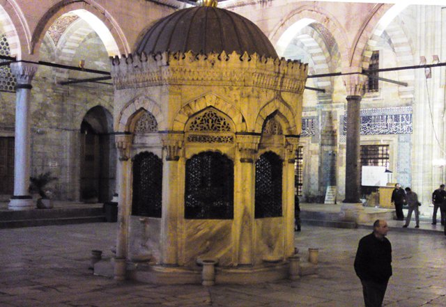 Istanbul - Neue Moschee an der Galata Brücke 6