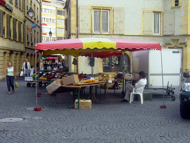 NEUCHATEL (Neuenburg) > Marktplatz > Gemüsestand