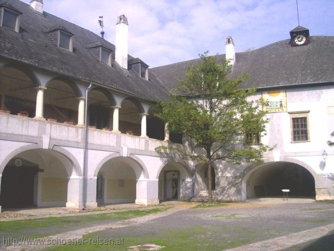 KOBERSDORF > Schloss > Innenhof