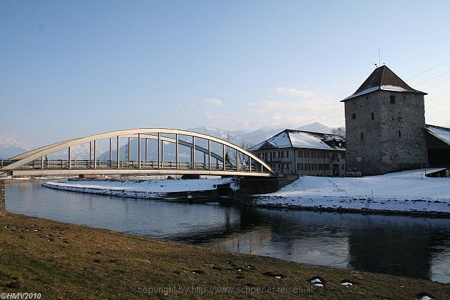 FLUSS LINTH > Brücke am Schloss Gyrnau