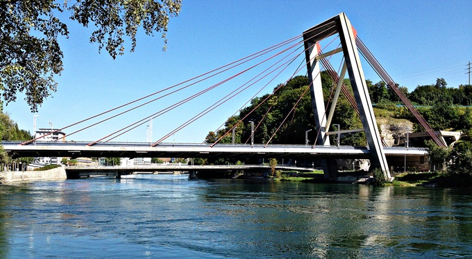 SCHAFFHAUSEN > Rheinbrücke