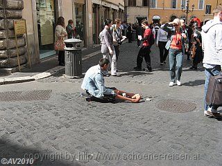 ROMA > Fontana di Trevi > Bittsteller