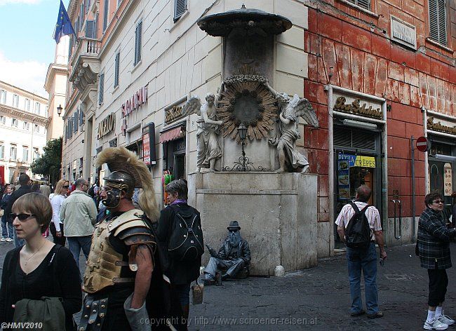 ROMA > Fontana di Trevi > Roemer und Student