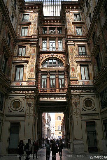 ROMA > Palazzo Sciarra > Innenhof > Fassade Nord
