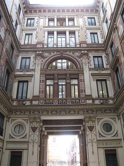 ROMA > Palazzo Sciarra > Innenhof > Fassade Süd