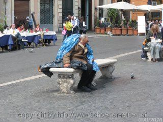 ROMA > Piazza Navona > Obdachloser
