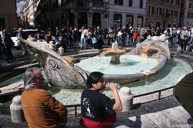 ROMA > Piazza Spagna > Fontana della Baraccia