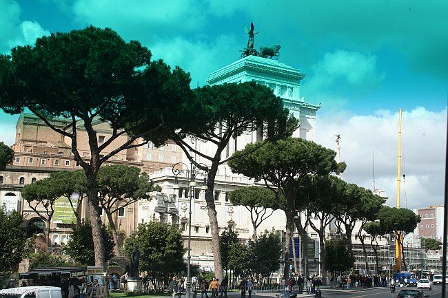 ROMA > Via dei Fori Imperiali am Denkmal Vittorio Emanuele II.