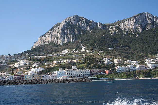 INSEL CAPRI - Bootsfahrt rund um die Insel > 126 Capri