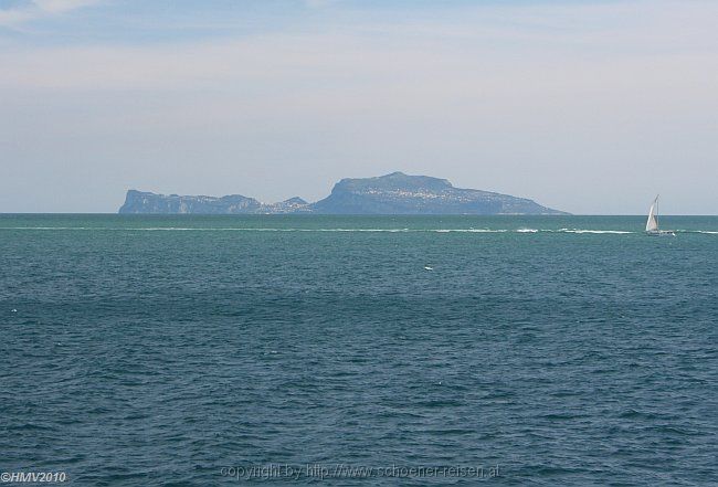 INSEL CAPRI > Blick von der Fähre auf dem Weg Insel Ischia-Pozzuoli