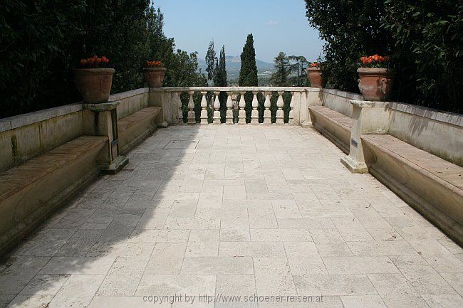 TIVOLI > Villa d'Este > Park > 09 - Loggia der Pandora