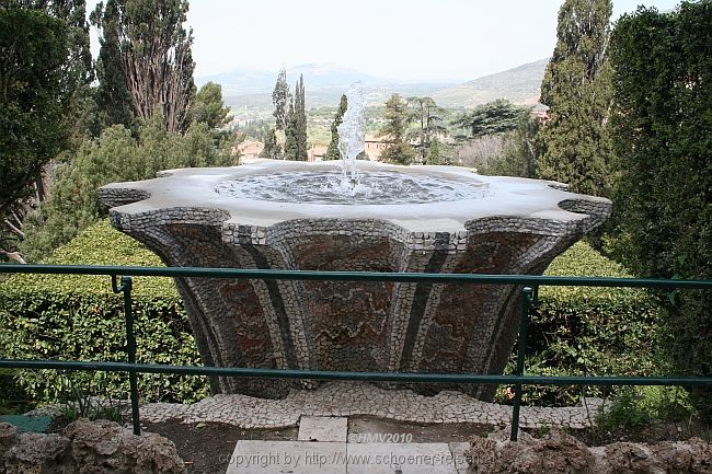 TIVOLI > Villa d'Este > Park > 10 - Brunnen des Bicchierone