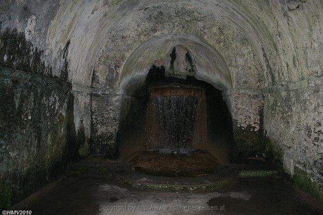 TIVOLI > Villa d'Este > Park > 19 - Mittlere Grotte der Sibylle