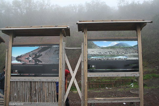 NATIONALPARK VESUV > Parkplatz - Toiletten hinter der Bretterwand