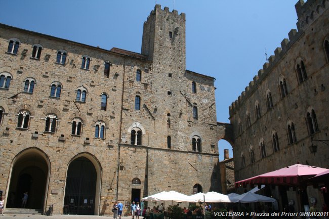 VOLTERRA > Piazza dei Priori