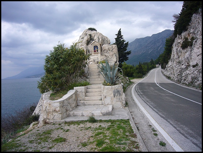 HR Jadranska magistrala bei GRADAC NA MORU > Marienstatue