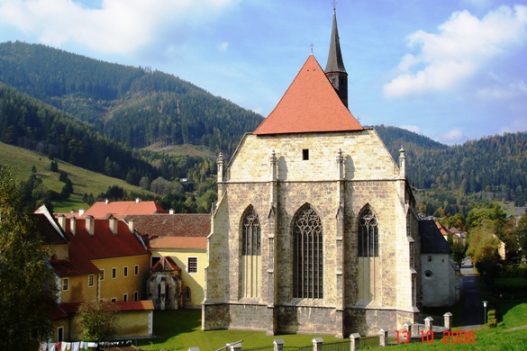 NEUBERG AN DER MÜRZ > Stiftskirche > Ostansicht