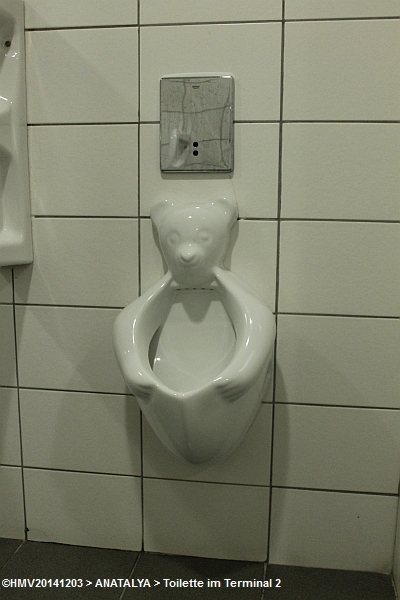 ANTALYA > Flughafenterminal 2 > Nette Toilette nähe der Gepäckausgabe