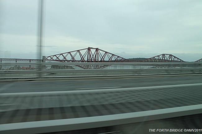 THE FORTH BRIDGE von der Autobahnbrücke aus gesehen