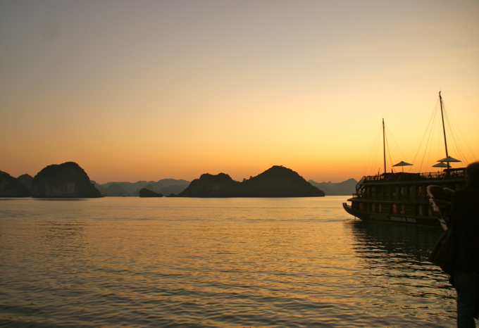 HALONG-BUCHT > Tour auf einer Dschunke