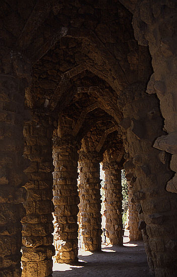 BARCELONA > Park Guell > Säulengang