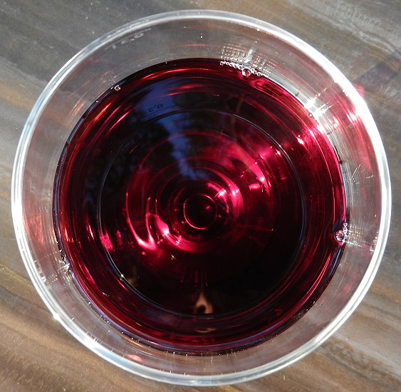 ROTWEIN im Glas