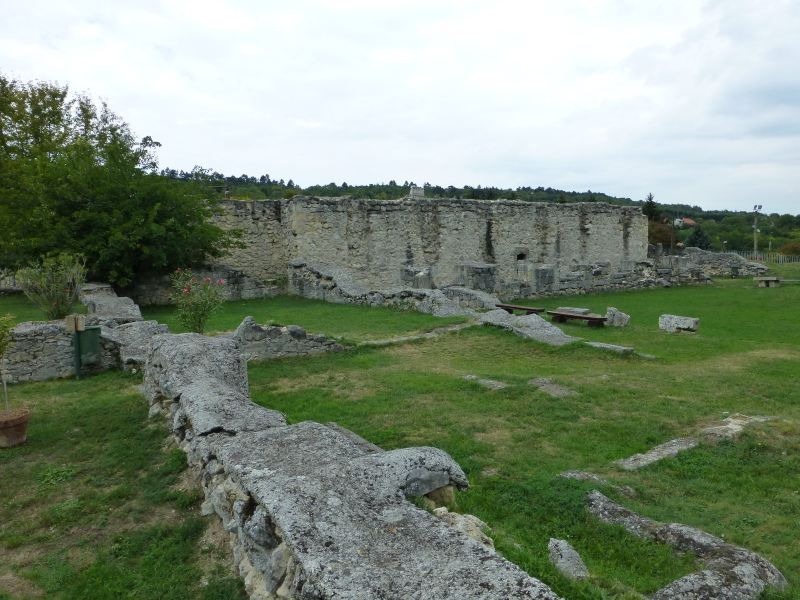 H:Zsámbék>Basilika>Klosterruinen1
