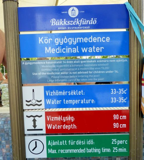 H:Bükkszékfürdő>Thermalbecken außen>Schild