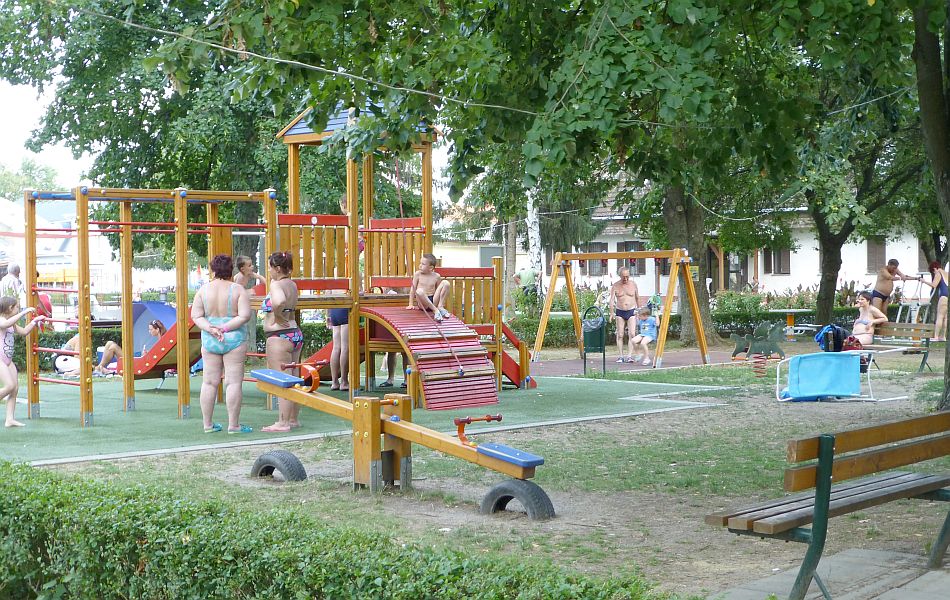 H:Bogács>Thermalbad>Spielplatz