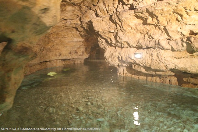 TAPOLCA > Seehöhle > Paddelboot > Höhlenerkundung