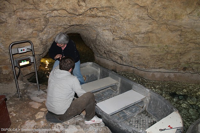 TAPOLCA > Seehöhle > Paddelboot > Höhlenerkundung