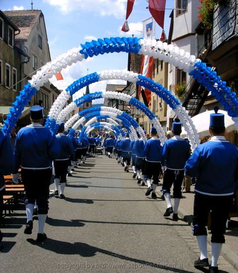 STADTPROZELTEN > Stadtfest 2005 > Schäfflertanz