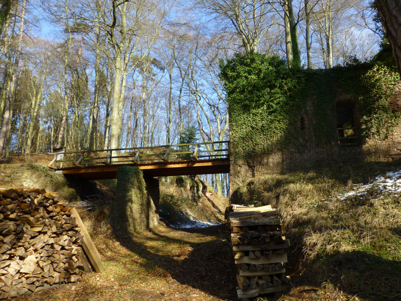 D:Bayern>Burgruine Wildenstein>Torbrücke und Halsgraben