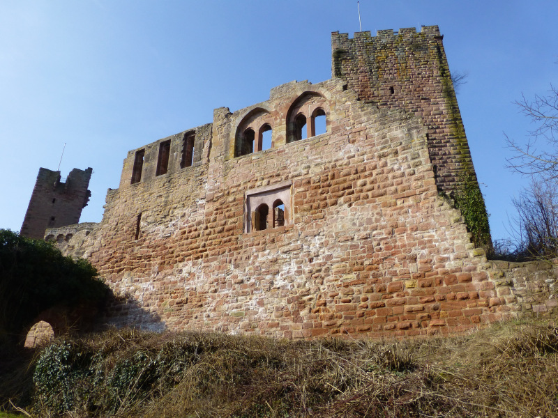 D:Bayern>Henneburg>Kernburg>östlicher Palas1