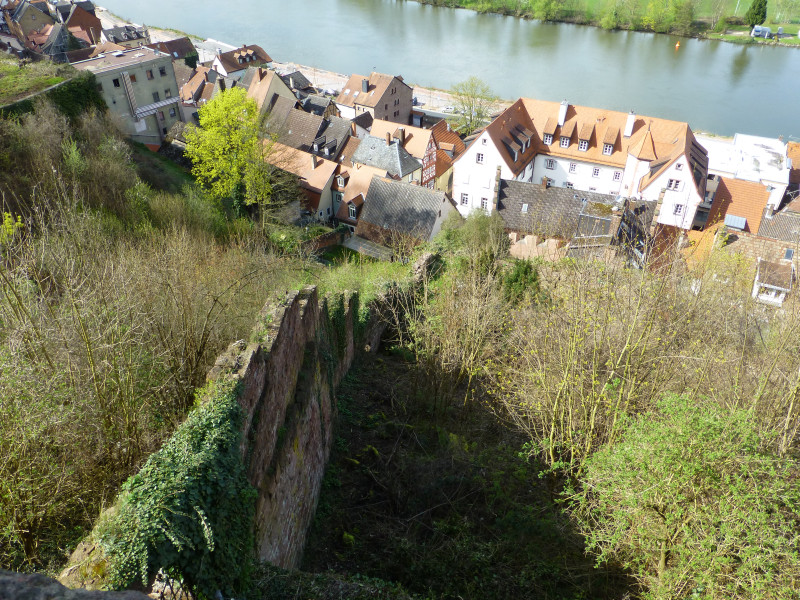 D:Bayern>Miltenberg>Mildenburg>Schenkelmauer