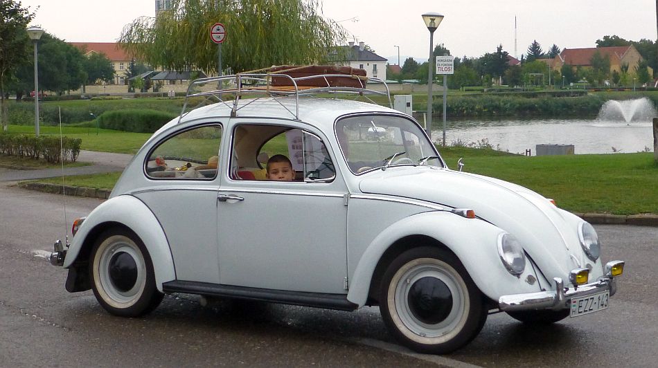 H:Mezőkövesd>Veteranenkorso>VW Käfer etwa 1965