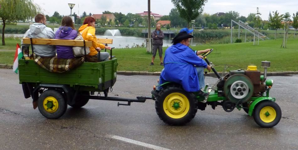 H:Mezőkövesd>Veteranenkorso>Traktor8