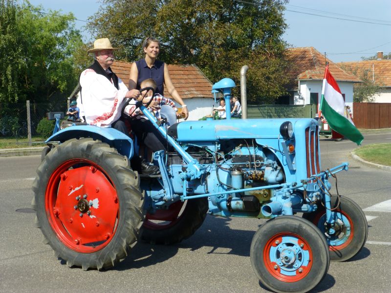 H:Mezőkövesd>Veteranenkorso>Roter Stern UB 28