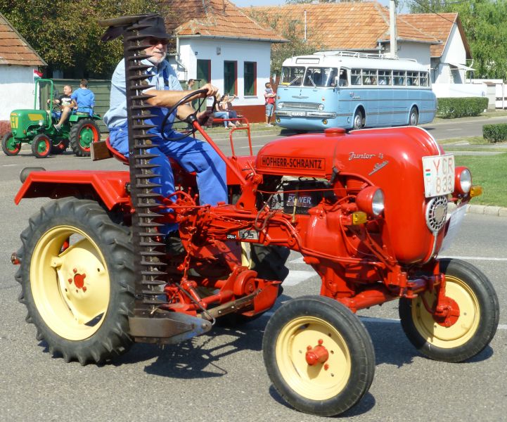 H:Mezőkövesd>Veteranenkorso>Porsche Junior 4