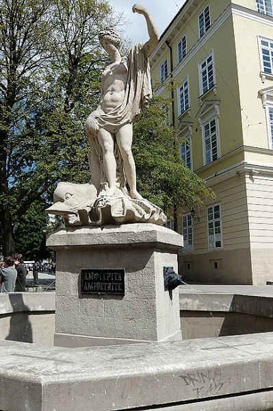 Lemberg > Denkmal Amphitrite am Rynok Platz.
