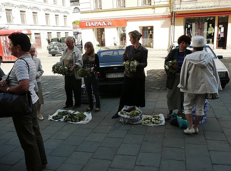 Lemberg > Blumenverkauf vor den Kirchen