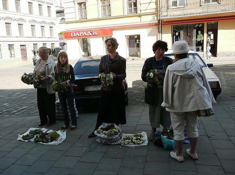 Lemberg > Blumenverkauf vor den Kirchen