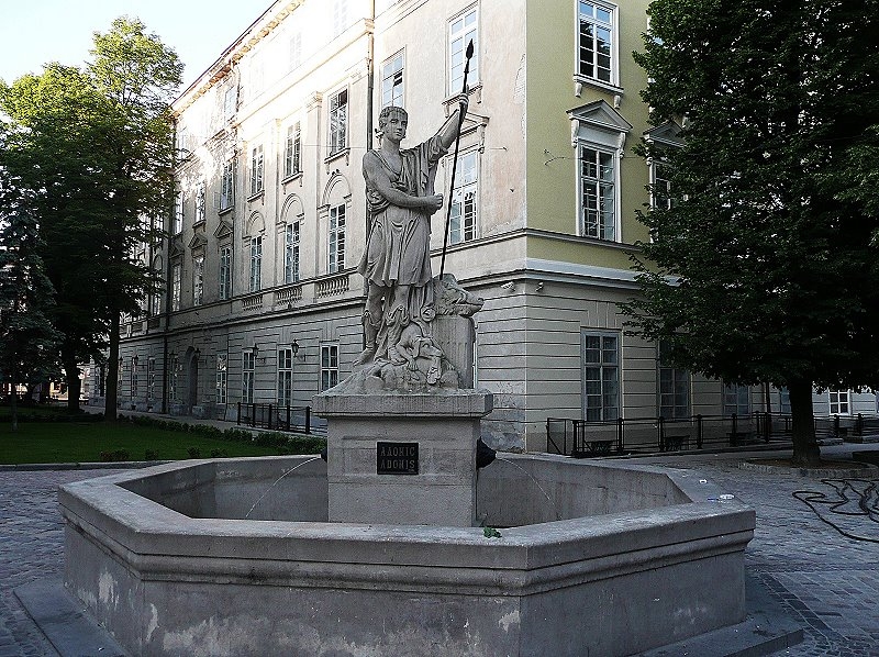 Lemberg_Adonis Statue am Rynok Platz