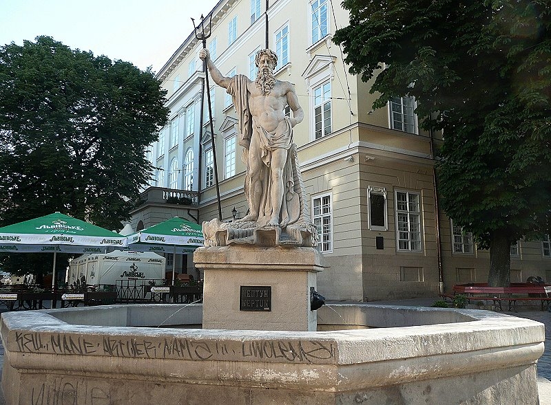 Lemberg_Neptun Statue am Rynok Platz