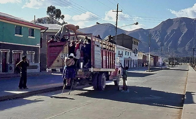 Peru: ALTIPLANO > Öffentliches Verkehrsmittel